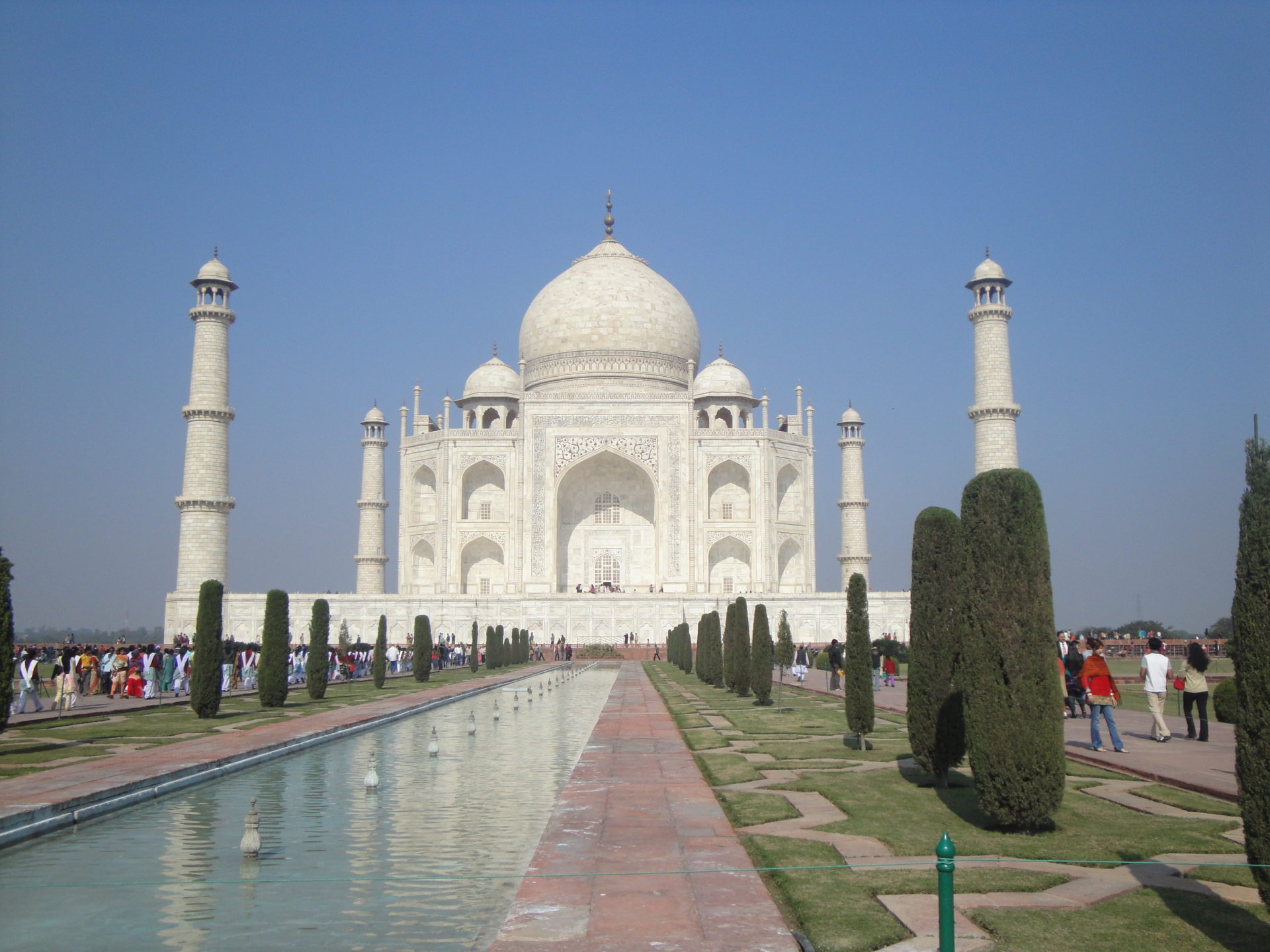 Das Taj Mahal ist eines der bekanntesten Sehenswürdigkeiten in Indien