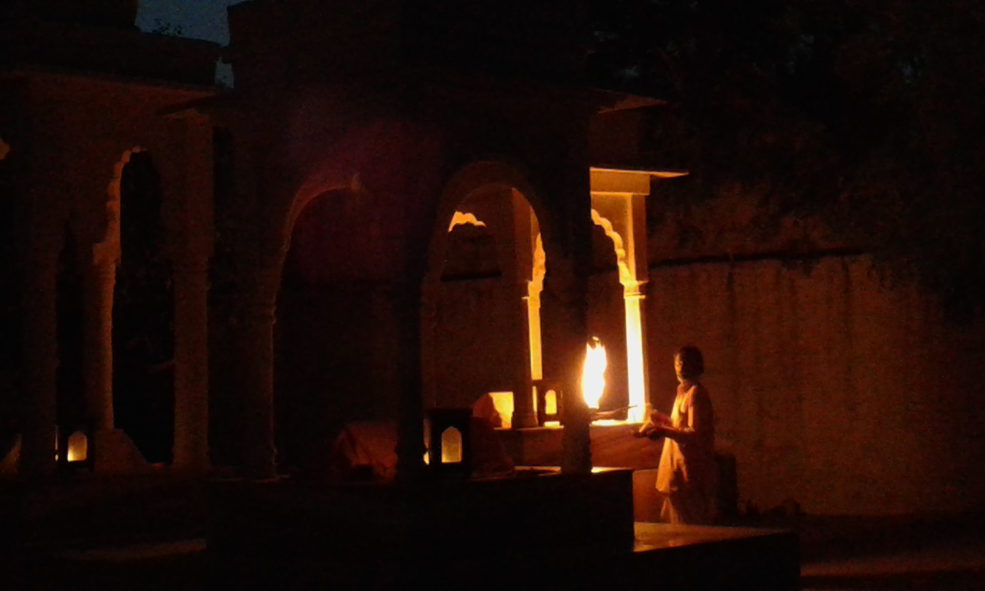 Abend Puja (Gebet) im Tempel