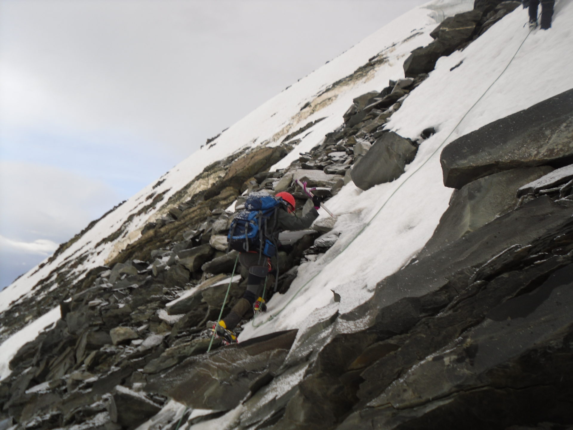 Mit Steigeisen und Eispickel über Eis, Schnee und Fels