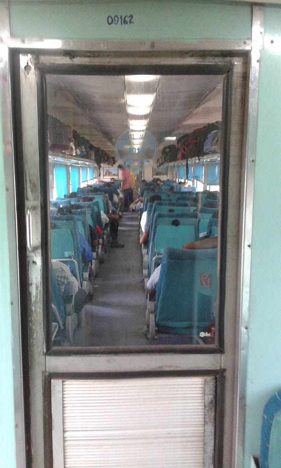 Im Zug nach Haridwar- hier gibt es nur Sitzplätze