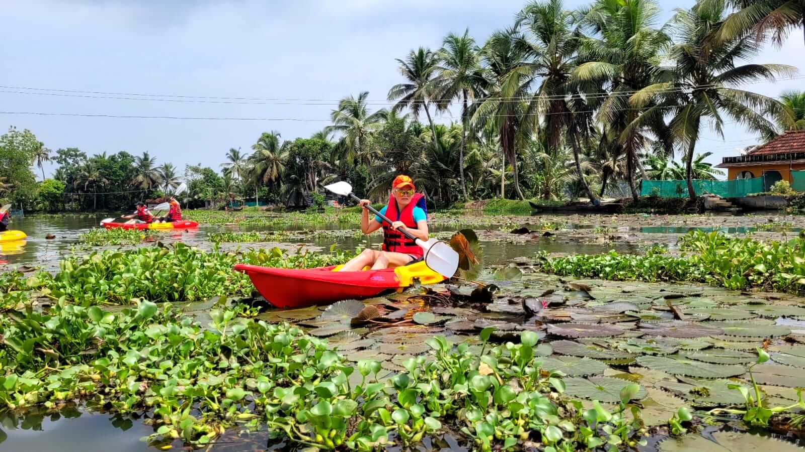 Backwater Kayak Tour in Kerala - Chalo!Reisen